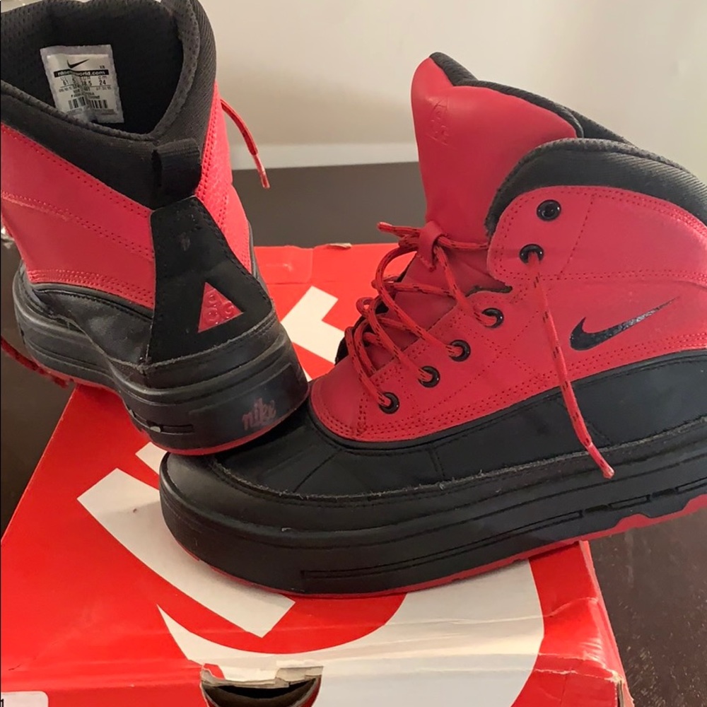 Boys Nike boots